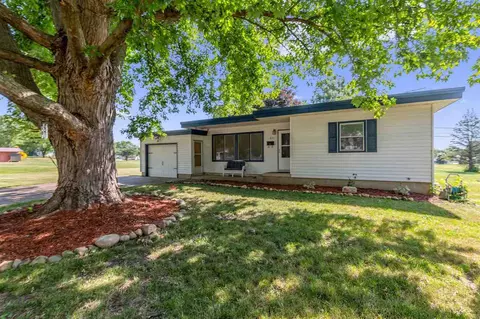 651 Maxwell St, Waterloo, IA 50701 photo 1