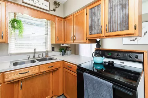 651 Maxwell St, Waterloo, IA 50701 photo 10