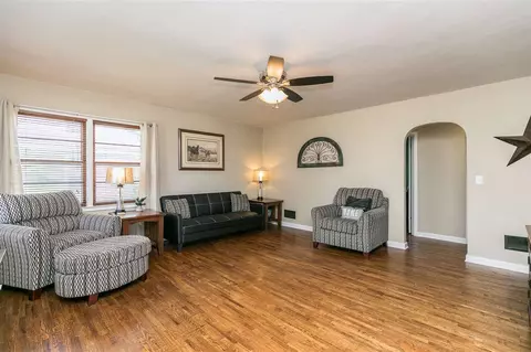 142 Prospect St, Manchester, IA 52057 photo 4