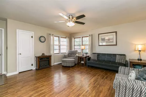 142 Prospect St, Manchester, IA 52057 photo 3
