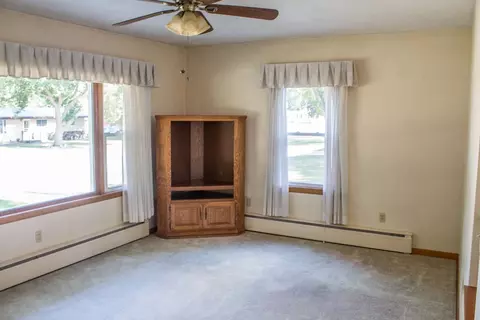 237 Wolf Ave, Readlyn, IA 50668 photo 3