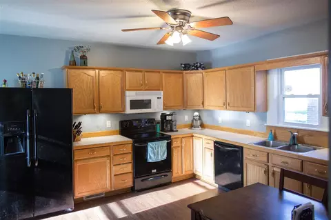 503 E Main St, Decorah, IA 52101 photo 3