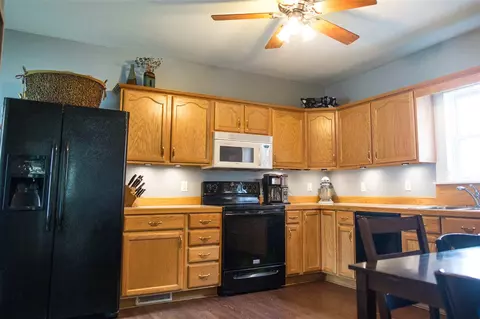 503 E Main St, Decorah, IA 52101 photo 9