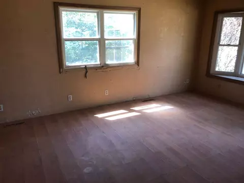 907 NW 1st St, Hampton, IA 50441 photo 3