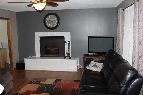 318 E Mindy Dr, Shell Rock, IA 50670 photo 4