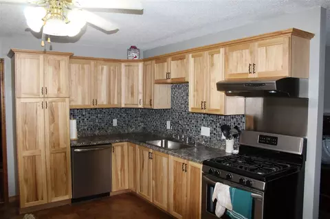 318 E Mindy Dr, Shell Rock, IA 50670 photo 2
