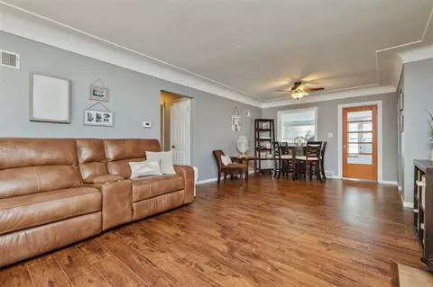 319 Ivanhoe, Waterloo, IA 50701 photo 4
