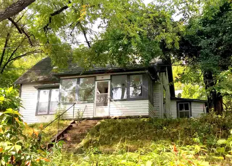 307 Oak St, Decorah, IA 52101 photo 1