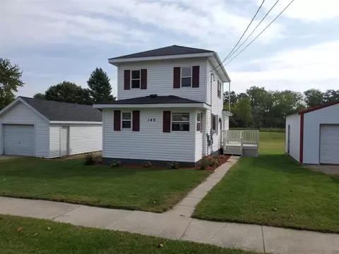 140 N 1st St, Maynard, IA 50655 photo 1