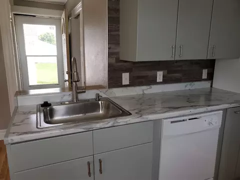 140 N 1st St, Maynard, IA 50655 photo 5