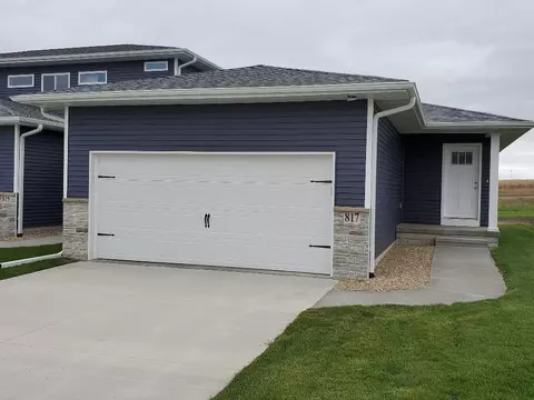 817 Grindstone Cir, Waterloo, IA 50702 photo 1