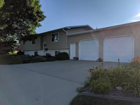 603 Dillon St SE, Cascade, IA 52033 photo 1