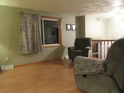 603 Dillon St SE, Cascade, IA 52033 photo 7