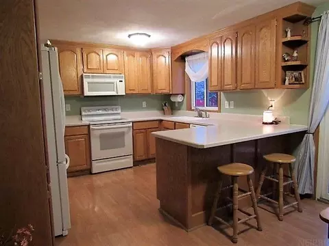603 Dillon St SE, Cascade, IA 52033 photo 3