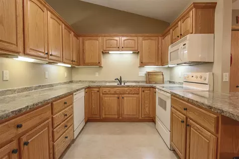 4418 Reflection Ln, Waterloo, IA 50701 photo 7