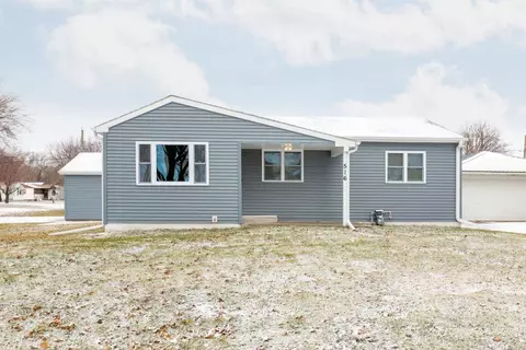 516 Maple St, Washburn, IA 50702 photo 1