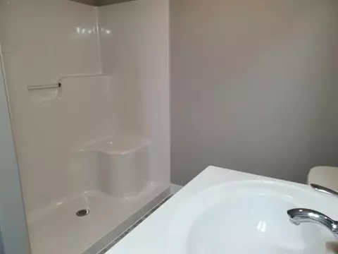 810 Grindstone Cir, Waterloo, IA 50702 photo 6