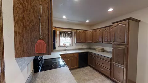 402 Bertch, Waterloo, IA 50702 photo 3
