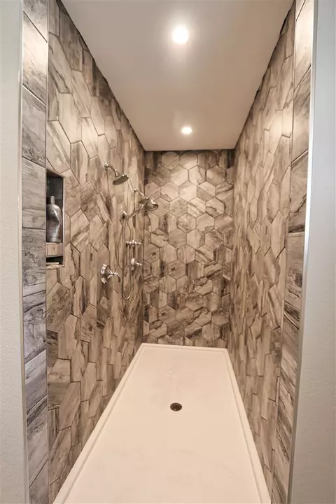 1206 Walnut St, Decorah, IA 52101 photo 7