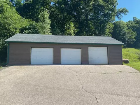 302 E Spring St, Mcgregor, IA 52157 photo 4