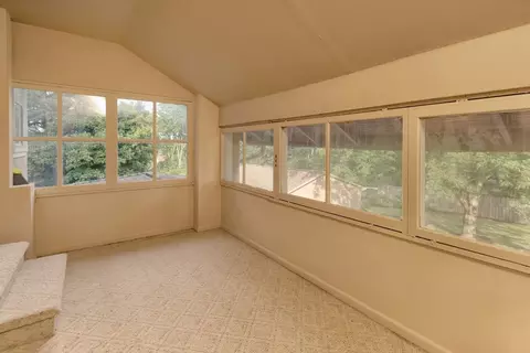 327 Sunset, Waterloo, IA 50701 photo 17