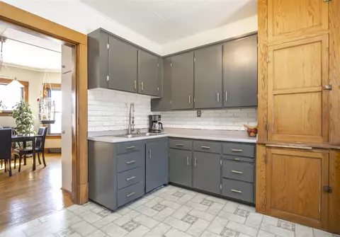 215 E 9th St, Cedar Falls, IA 50613 photo 6