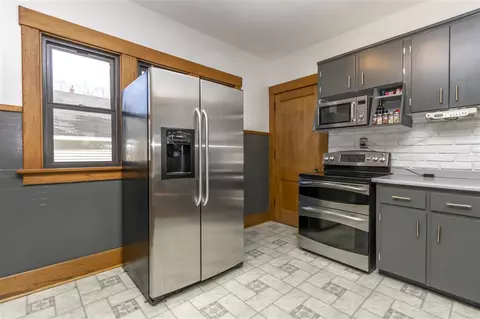 215 E 9th St, Cedar Falls, IA 50613 photo 7