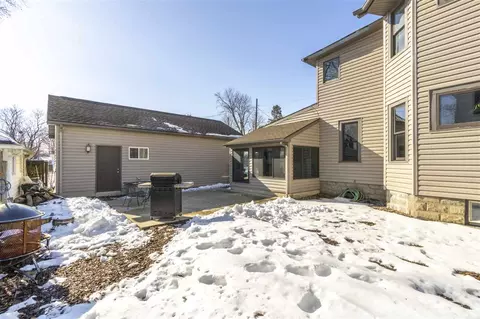 215 E 9th St, Cedar Falls, IA 50613 photo 18