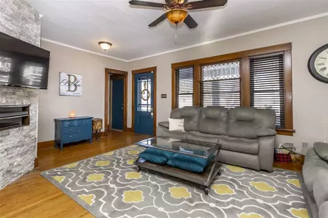 215 E 9th St, Cedar Falls, IA 50613 photo 3