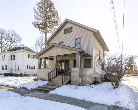 215 E 9th St, Cedar Falls, IA 50613 photo 1