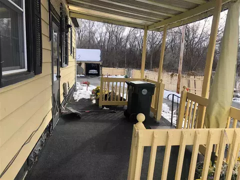 1530 Newell St, Waterloo, IA 50707 photo 2