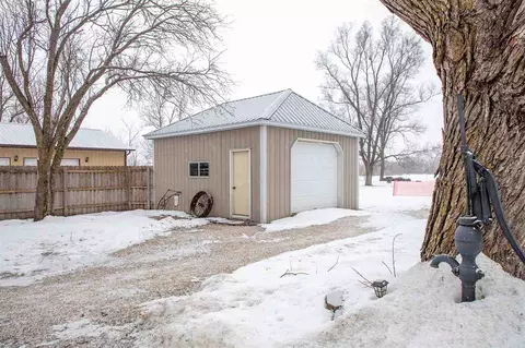 630 1st St, Plainfield, IA 50666 photo 3