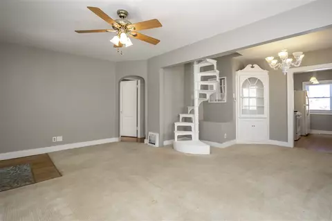305 Bertch Ave, Waterloo, IA 50702 photo 2