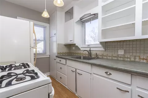 305 Bertch Ave, Waterloo, IA 50702 photo 9