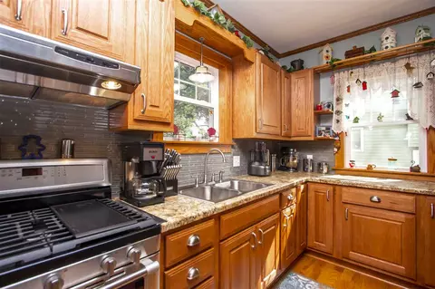 2018 W 3rd St, Waterloo, IA 50701 photo 2