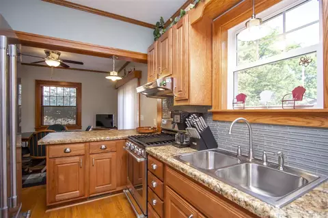2018 W 3rd St, Waterloo, IA 50701 photo 3