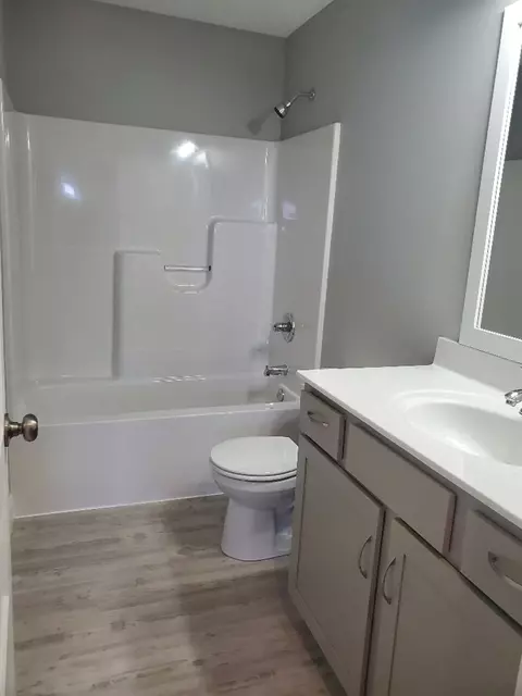 815 Grindstone Cir, Waterloo, IA 50702 photo 8