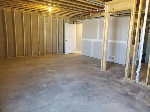 815 Grindstone Cir, Waterloo, IA 50702 photo 12