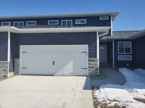 815 Grindstone Cir, Waterloo, IA 50702 photo 1