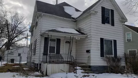 910 Forest Ave, Waterloo, IA 50702 photo 1