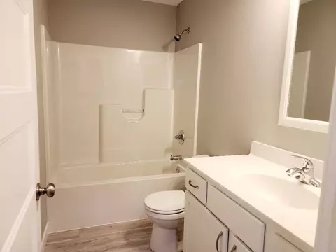 812 Grindstone Cir, Waterloo, IA 50702 photo 6