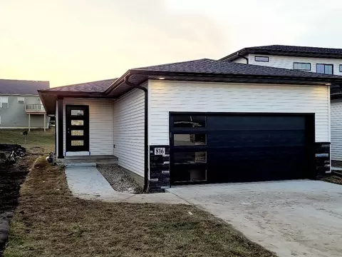 816 Grindstone Cir, Waterloo, IA 50702 photo 1