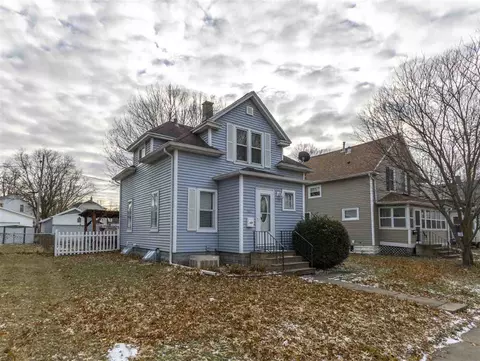 141 Summit Dr, Waterloo, IA 50701 photo 2