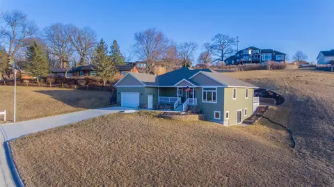 1005 Walnut St, Decorah, IA 52101 photo 2