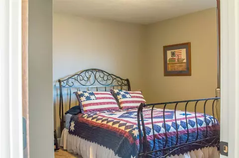 1005 Walnut St, Decorah, IA 52101 photo 17