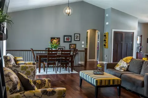 1005 Walnut St, Decorah, IA 52101 photo 5
