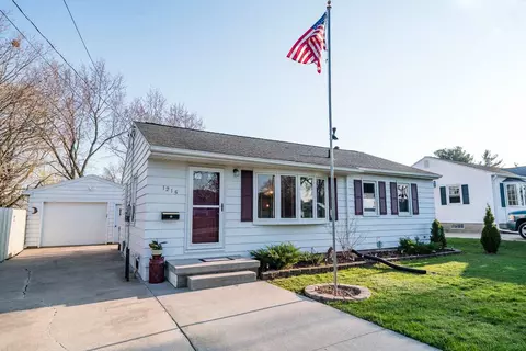 1215 Maynard Ave, Waterloo, IA 50701 photo 1