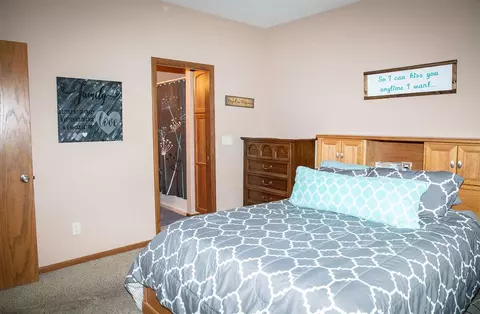 1734 Robin Rd, Waterloo, IA 50701 photo 13