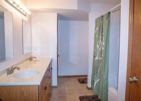 1734 Robin Rd, Waterloo, IA 50701 photo 24