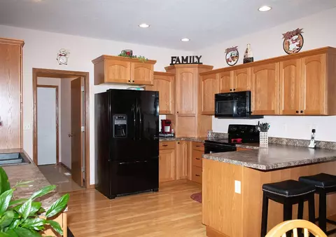 1734 Robin Rd, Waterloo, IA 50701 photo 4